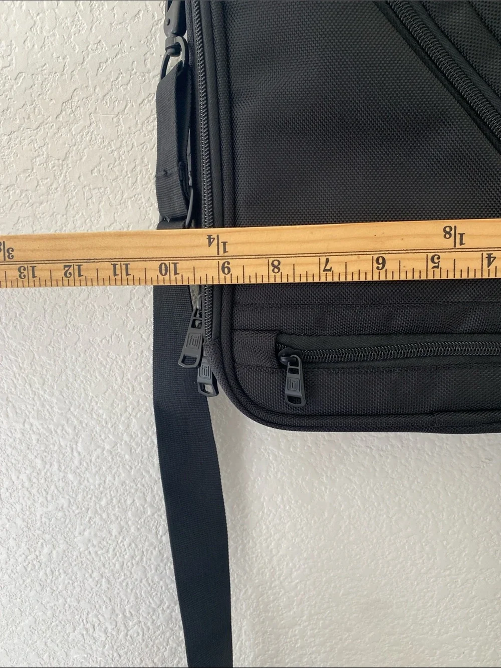 FUL Black Men's Crossbody Shoulder Bag 12” x 9” x 3.5” (expanded) NWOT